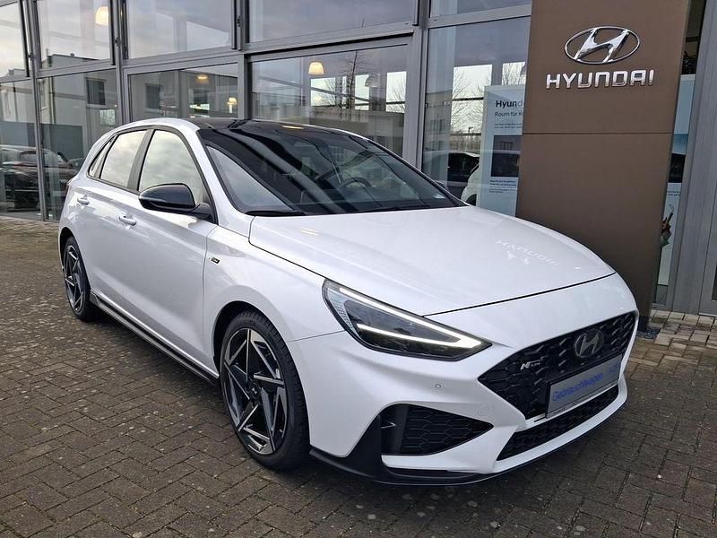 Atlas white Gebraucht 2024 Hyundai i30 N Line Limousine | 25.280 € (Fairer Preis) - Bild 1/4