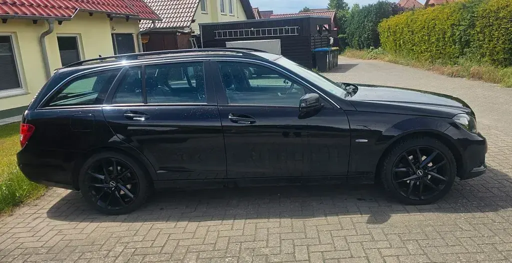 Gebraucht Mercedes C200 Avantgarde 140 PS (102 kW) 2011 Schwarz Limousine