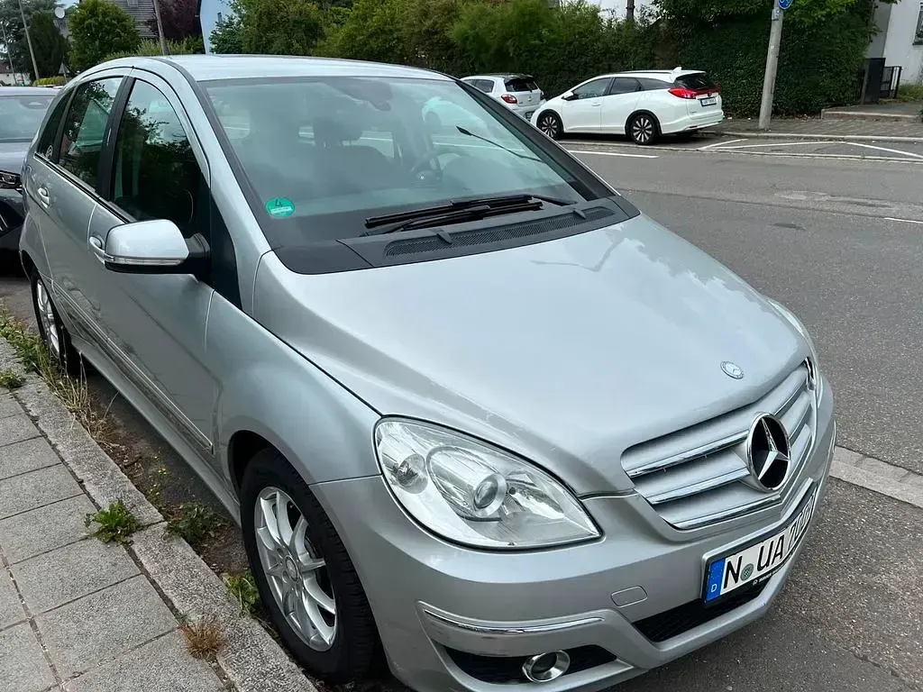 Gebraucht Mercedes 200 140 PS (102 kW) 2010 Limousine