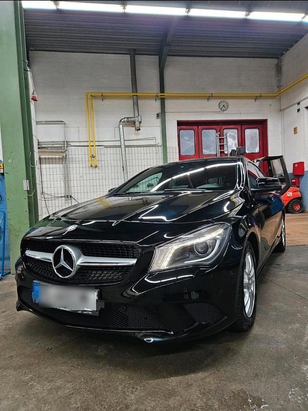 Schwarz Gebraucht 2016 Mercedes CLA200 Urban Kombi | 12.900 € (Superpreis) - Bild 1/4