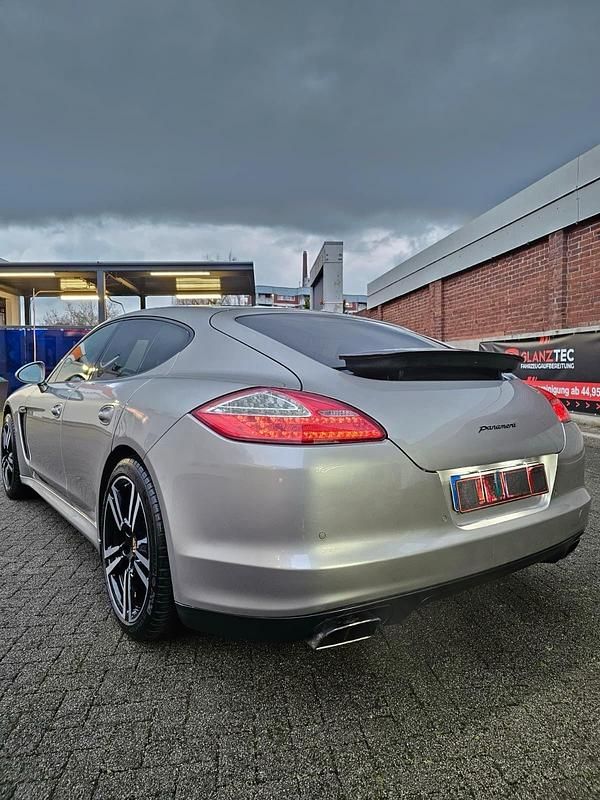 Gebraucht Porsche Panamera 250 PS (183 kW) 2012 Silber Kleinwagen