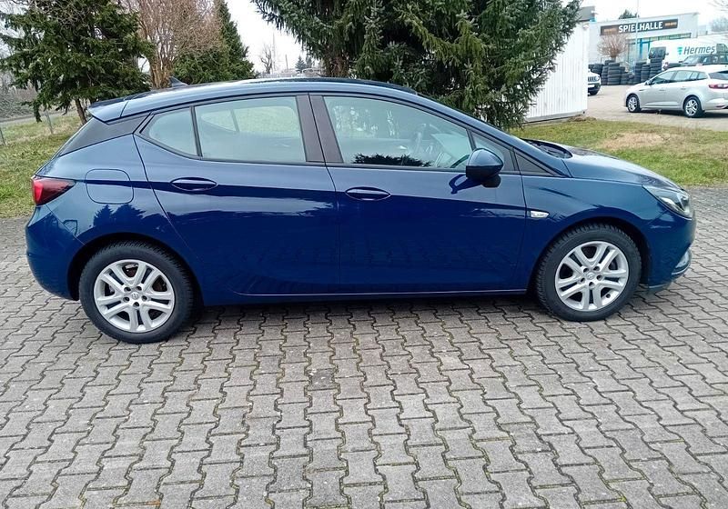 Gebraucht Opel Astra Selection 110 PS (80 kW) 2016 Blau Limousine