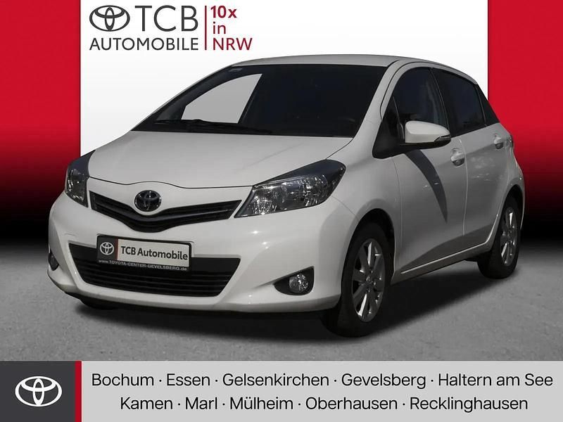Gebraucht Toyota Yaris Basis 101 PS (74 kW) 2016 Schneeweiß Kleinwagen