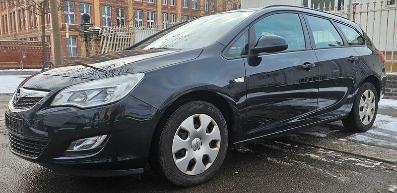 Gebraucht Opel Astra Selection 116 PS (85 kW) 2011 Schwarz Kombi