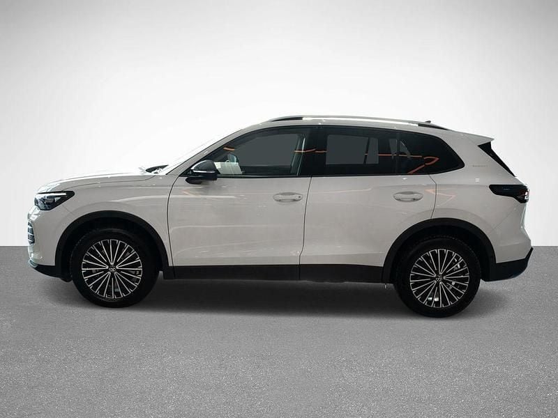 Neu VW Tiguan 150 PS (110 kW) 2025 Pure white uni SUV