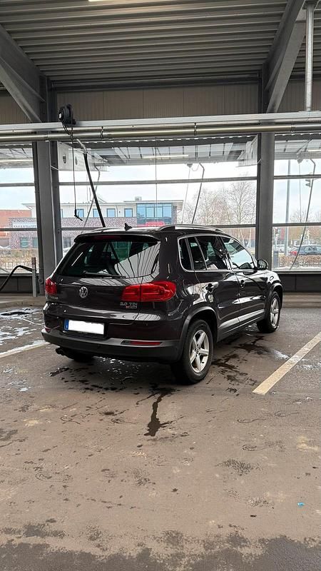 Gebraucht VW Tiguan LOUNGE 150 PS (110 kW) 2016 Grau SUV