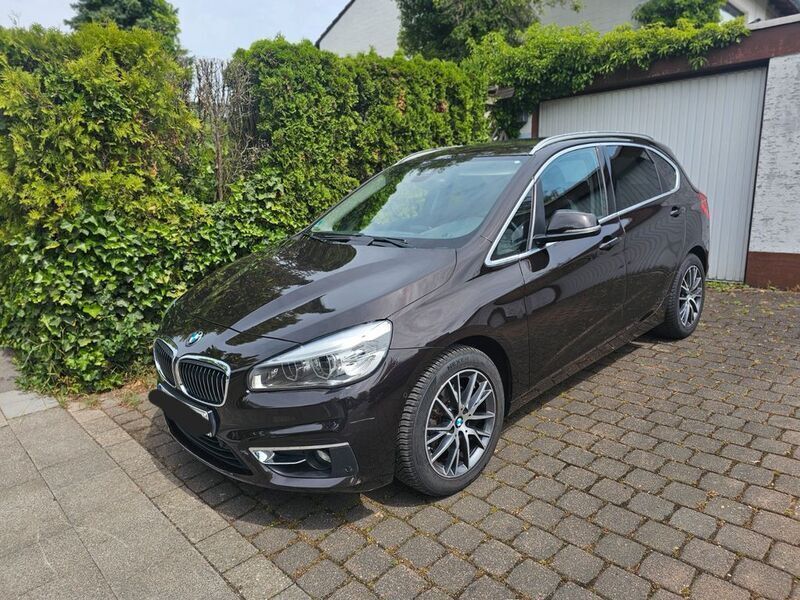 Braun Gebraucht 2015 BMW 218 Active Tourer Luxury Line Van / Kleinbus | 9.900 € (Superpreis) - Bild 1/4