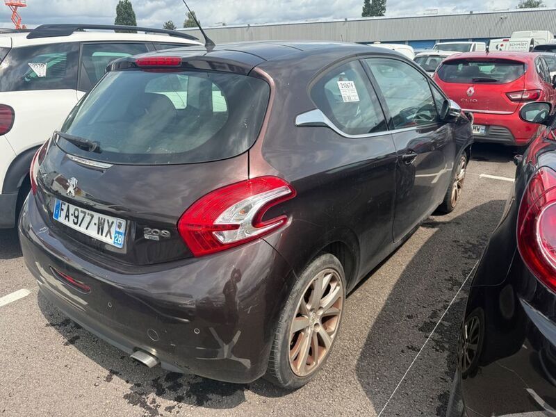 Gebraucht Peugeot 208 114 PS (83 kW) 2013 Violett Kleinwagen