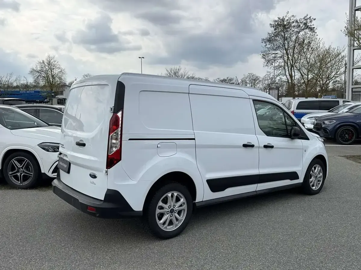 Używany Ford Transit Connect 99 KM (72 kW) 2023 Biały Minivan