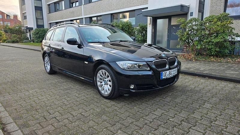 Schwarz Gebraucht 2009 BMW 320 Kombi | 3.800 € (Guter Preis) - Bild 1/4