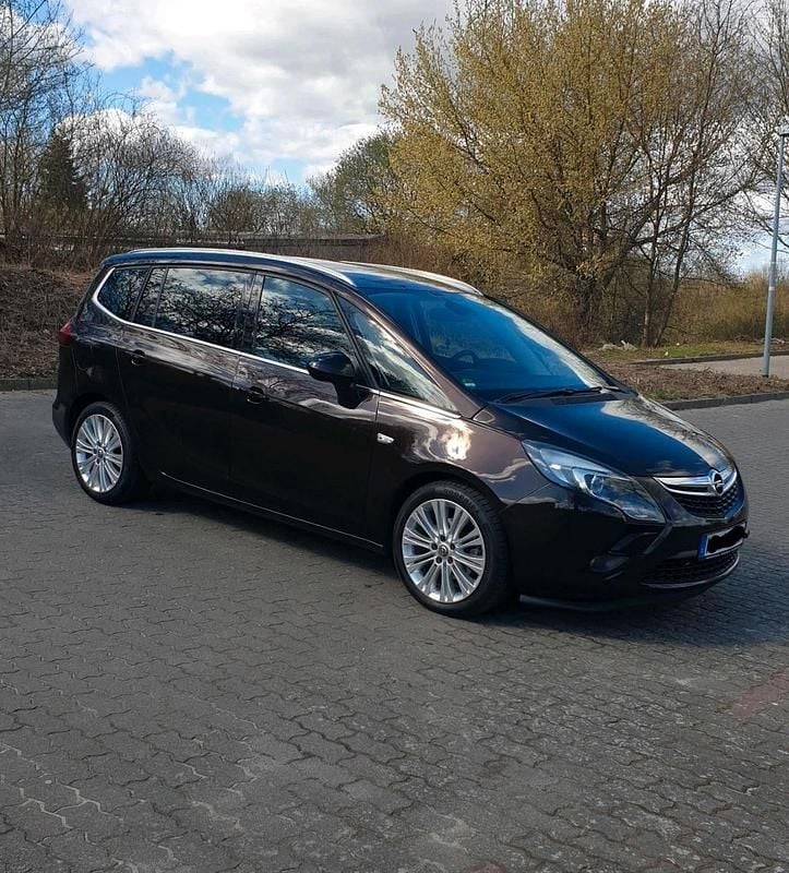 Braun Gebraucht 2012 Opel Zafira Tourer Van / Kleinbus | 7.300 € (Etwas zu teuer) - Bild 1/4