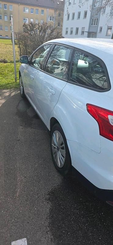 Gebraucht Ford Focus 116 PS (85 kW) 2014 Weiß Kombi