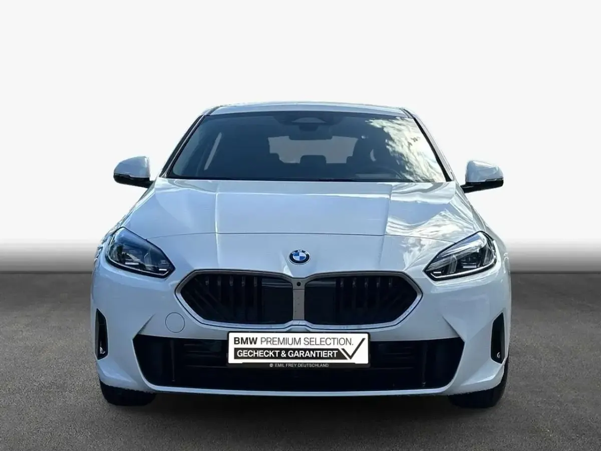 Gebraucht BMW 120 Sport Line 163 PS (119 kW) 2025 Alpinweiss iii Kleinwagen