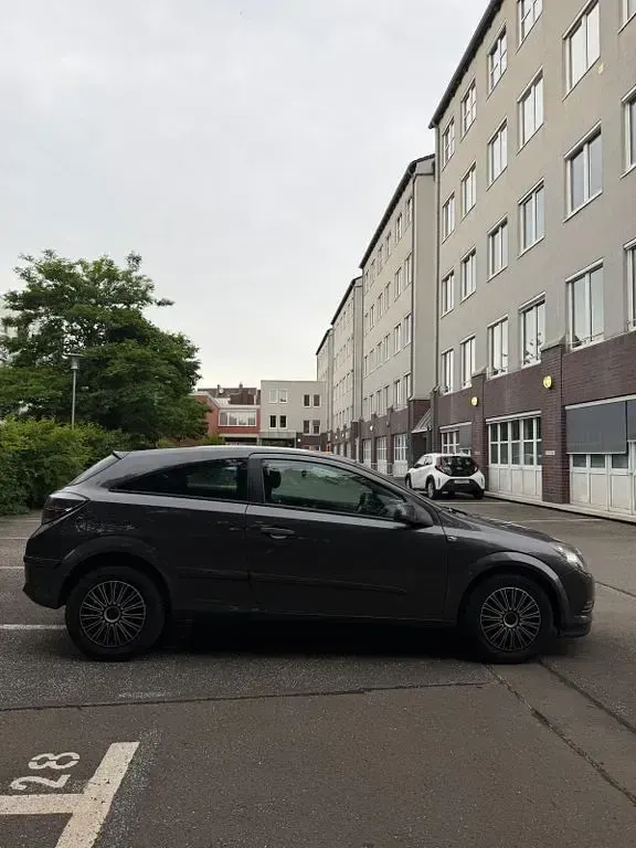 Gebraucht Opel Astra GTC 90 PS (66 kW) 2009 Grau Limousine