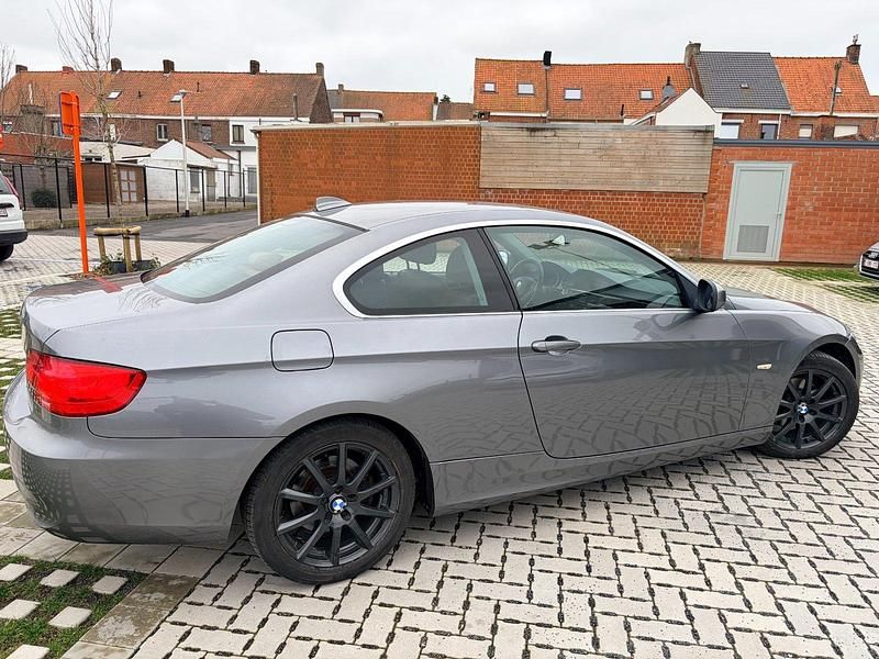 Gebraucht BMW 320 170 PS (125 kW) 2011 Silber Coupé