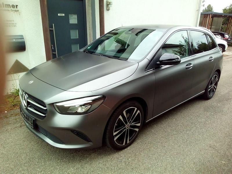 Grau Gebraucht 2019 Mercedes B180 Night Van / Kleinbus | 15.990 € (Superpreis) - Bild 1/4