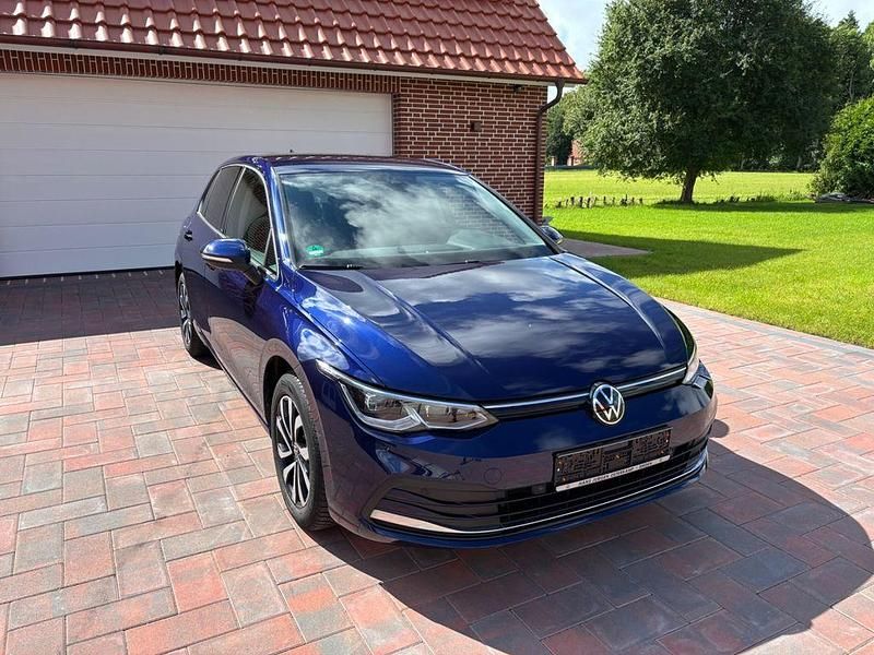 Blau Gebraucht 2021 VW Golf VIII Active Limousine | 18.600 € (Fairer Preis) - Bild 1/4
