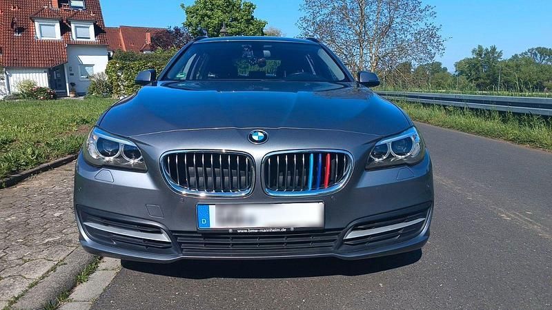 Grau Gebraucht 2016 BMW 520 Kombi | 17.600 € (Fairer Preis) - Bild 1/4