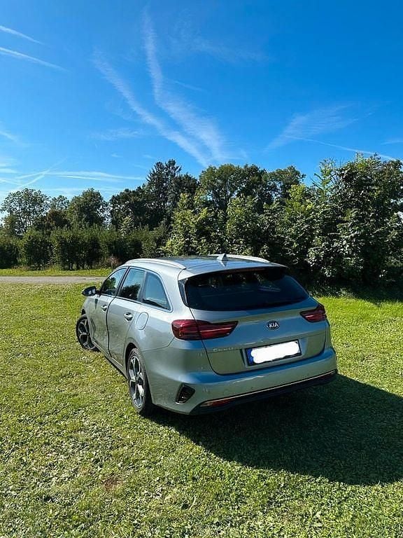 Silber Gebraucht 2018 Kia Ceed Sportswagon Spirit Kombi | 14.700 € (Fairer Preis) - Bild 1/4