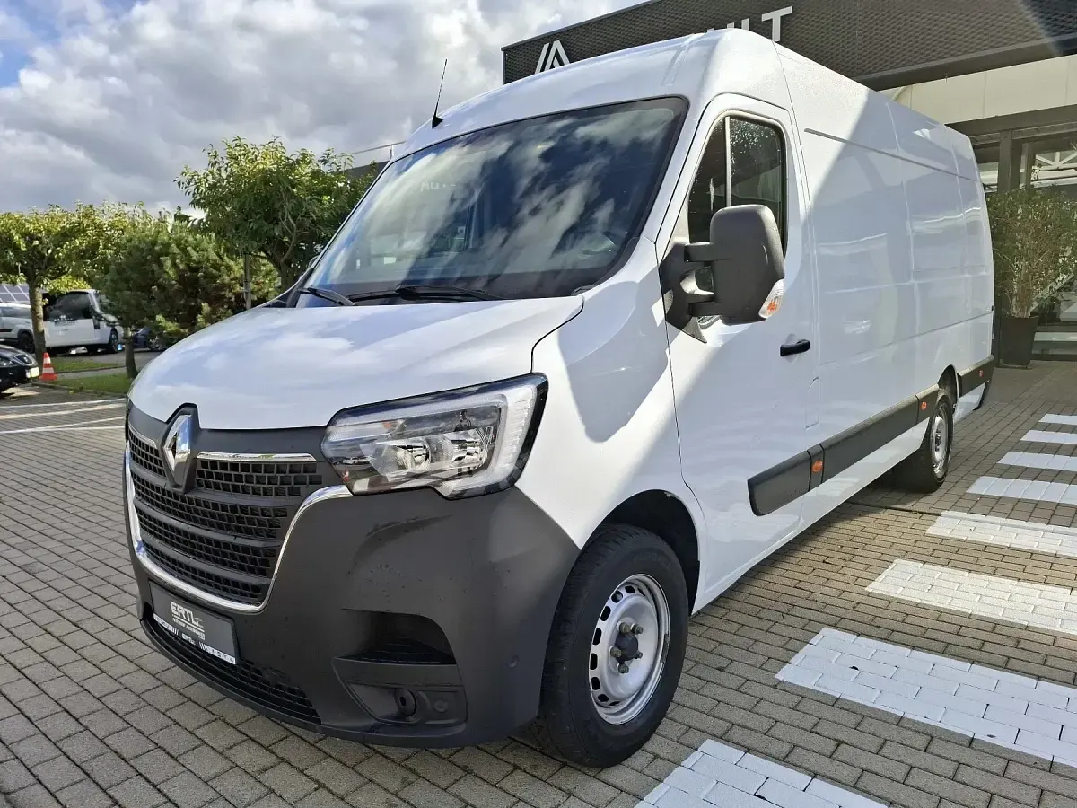 Gebraucht Renault Master 163 PS (119 kW) 2023 Mineralweiß (weiß) Van / Kleinbus