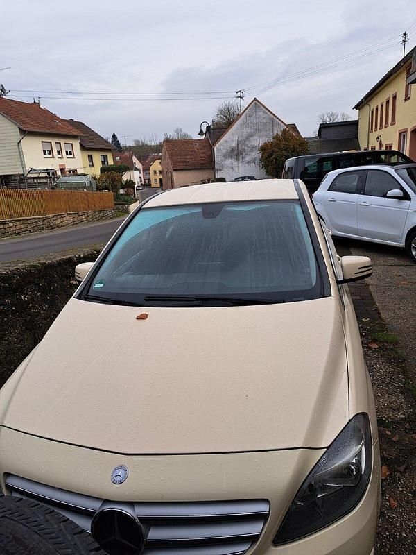 Gebraucht 2012 Mercedes B180 Van / Kleinbus | 3.900 € (Superpreis) - Bild 1/4