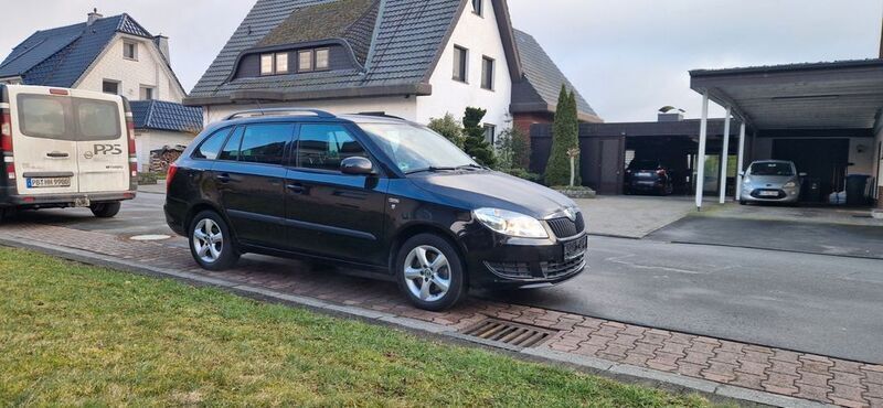 Schwarz Gebraucht 2012 Skoda Fabia Family Kombi | 4.499 € (Fairer Preis) - Bild 1/4
