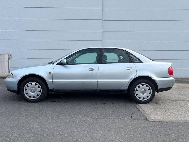 Gebraucht Audi A4 101 PS (74 kW) 1998 Silber Limousine