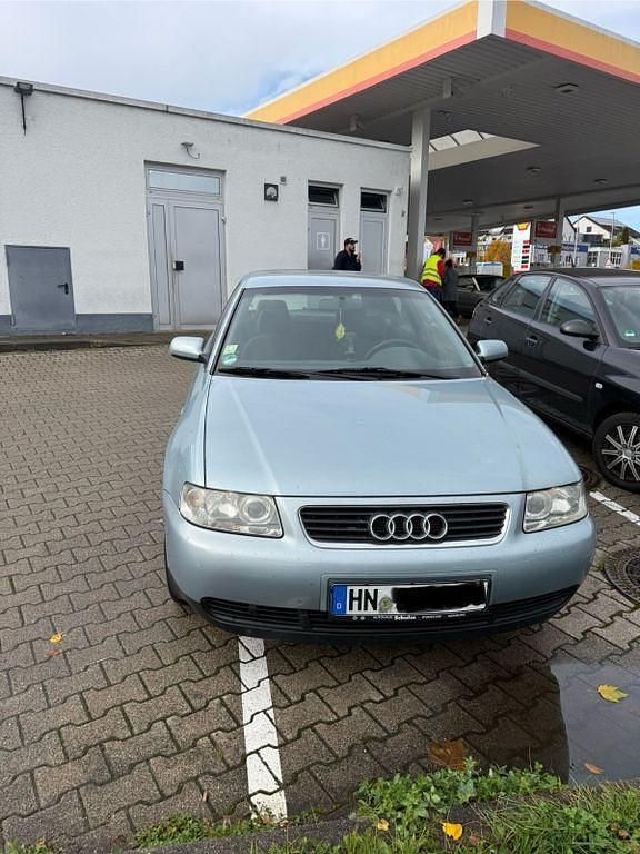 Blau Gebraucht 2002 Audi A3 Ambiente Limousine | 2.200 € (Etwas zu teuer) - Bild 1/4