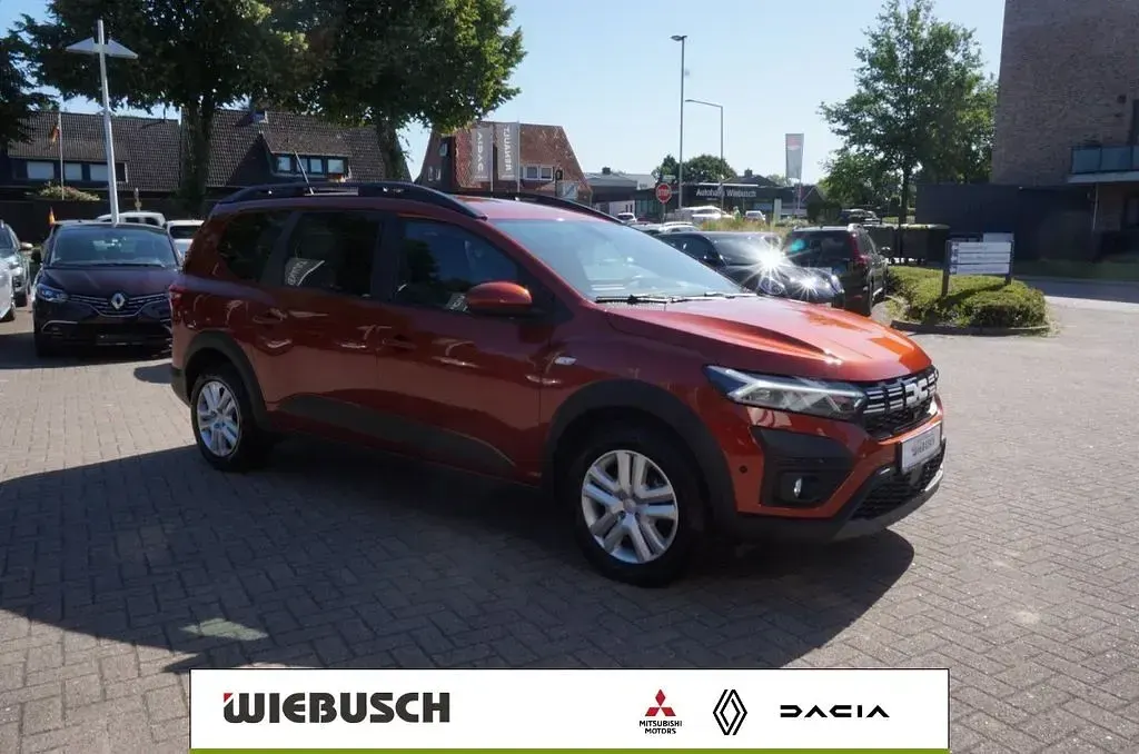 Gebraucht Dacia Jogger Expression 141 PS (103 kW) 2023 Braun Van / Kleinbus