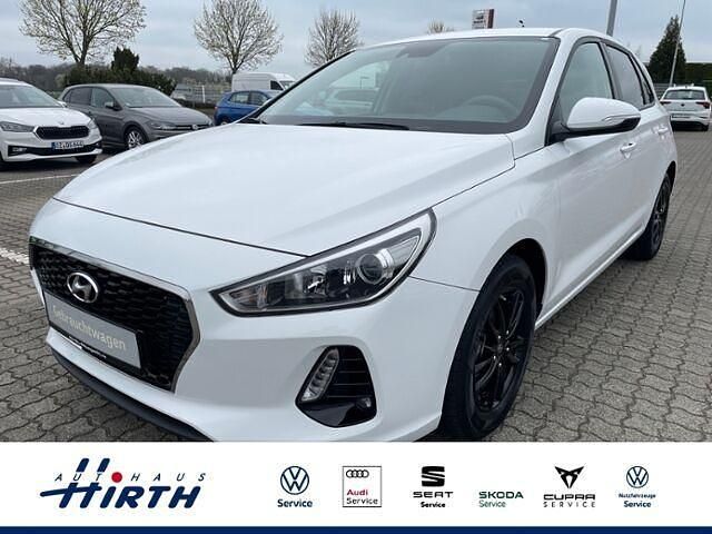 Gebraucht Hyundai i30 Select 120 PS (88 kW) 2018 Weiß Limousine