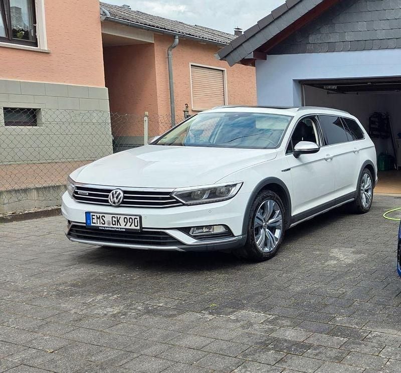 Weiß Gebraucht 2019 VW Passat Alltrack Kombi | 23.800 € (Guter Preis) - Bild 1/1