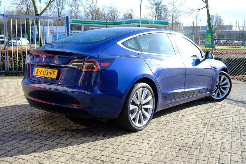 Gebraucht Tesla Model 3 Standard Range 175 kW (238 PS) 2020 Blau Limousine