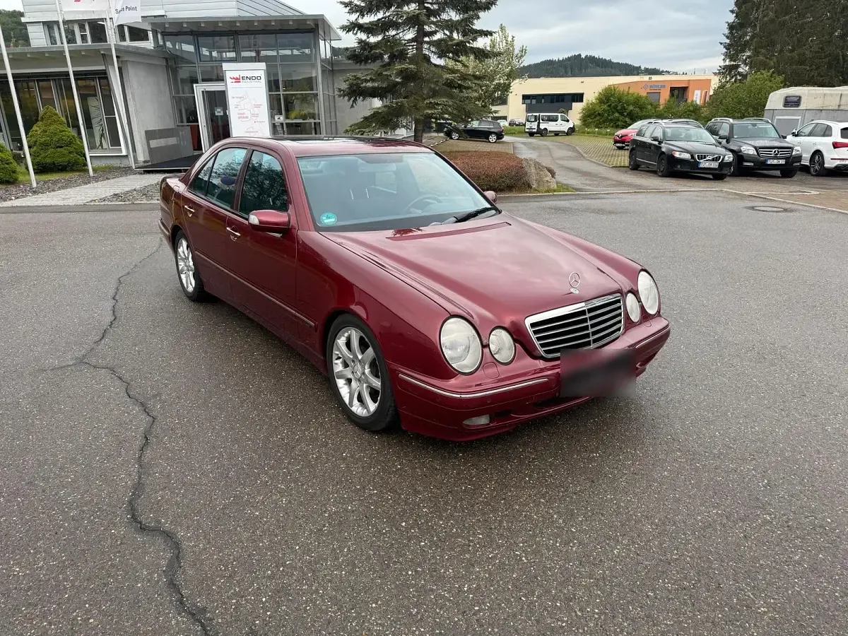 Gebraucht Mercedes E320 Avantgarde 197 PS (144 kW) 2001 Rot Limousine