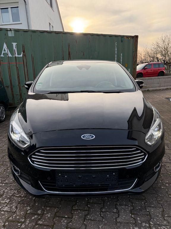 Gebraucht Ford S-MAX Titanium 179 PS (131 kW) 2017 Schwarz Van / Kleinbus
