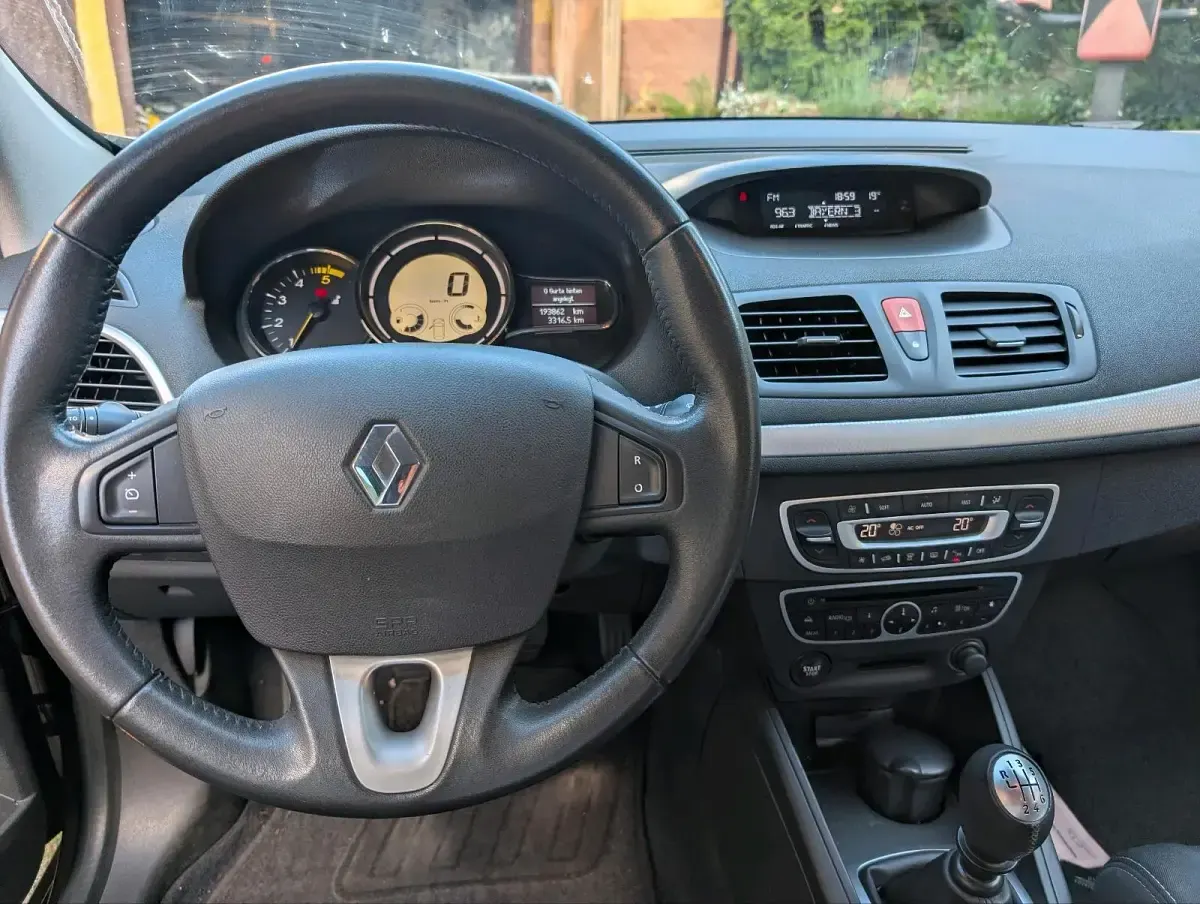 Gebraucht Renault Mégane 130 PS (95 kW) 2009 Grau Limousine