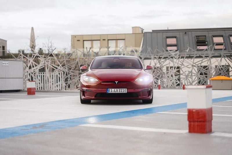 Gebraucht Tesla Model S Plaid 750 kW (1020 PS) 2023 Rot Kleinwagen