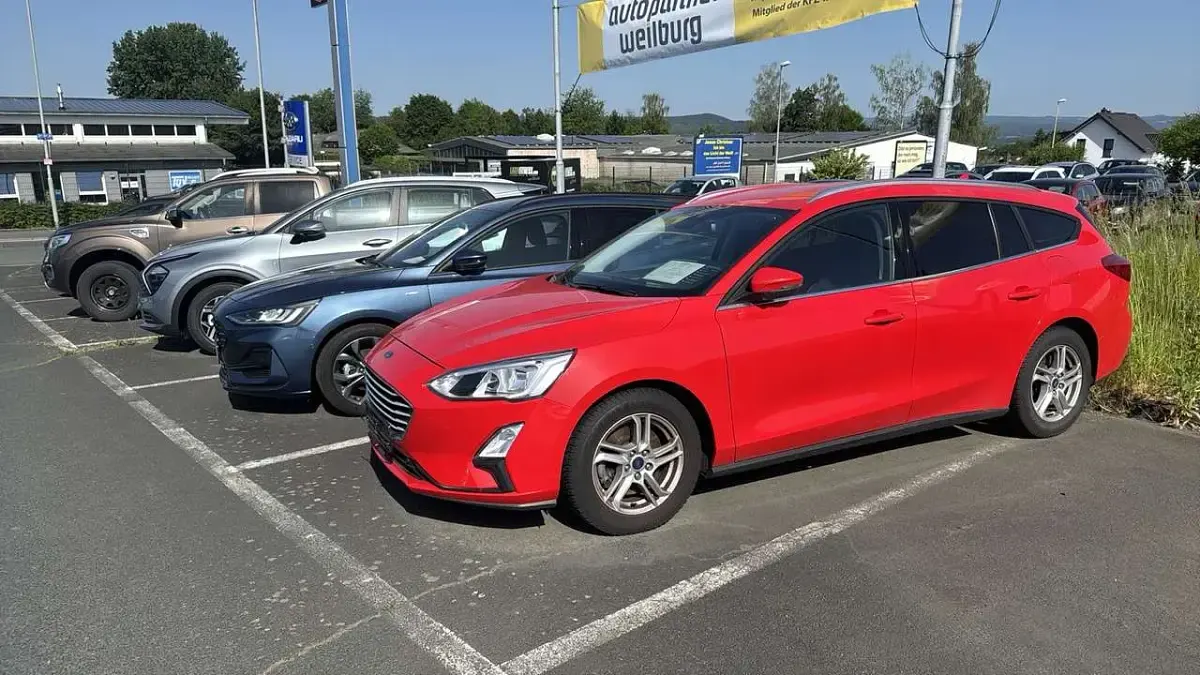 Gebraucht Ford Focus 101 PS (74 kW) 2019 Racerot Kombi