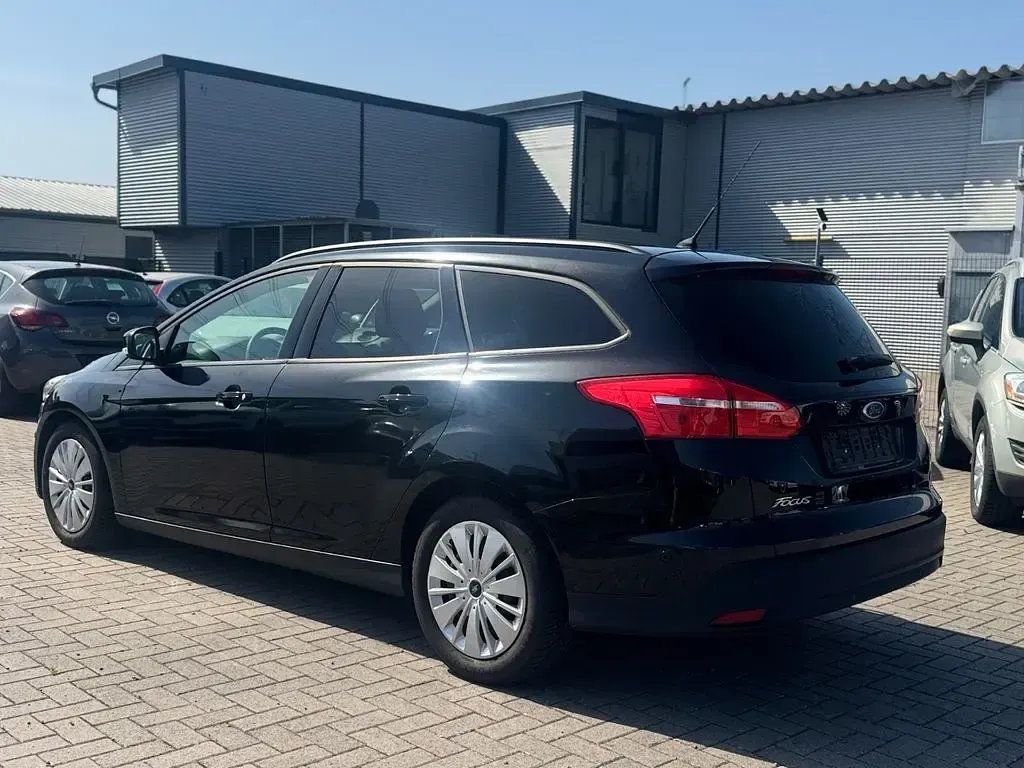 Gebraucht Ford Focus Trend 120 PS (88 kW) 2014 Schwarz Limousine