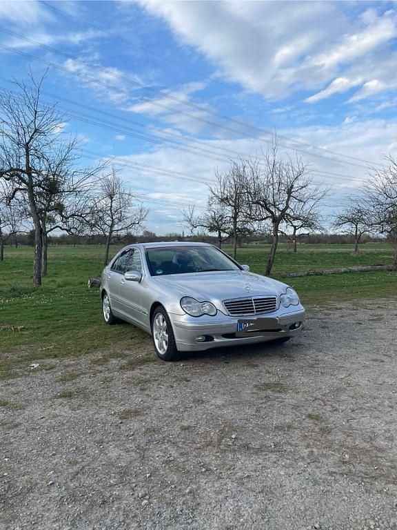 Silber Gebraucht 2001 Mercedes C200 Elegance Limousine | 3.689 € (Fairer Preis) - Bild 1/4