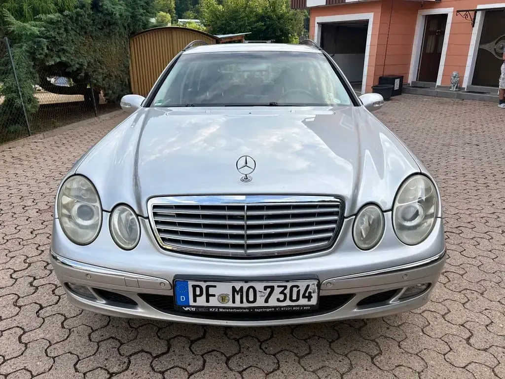 Gebraucht Mercedes E200 Elegance 163 PS (119 kW) 2005 Silber Limousine