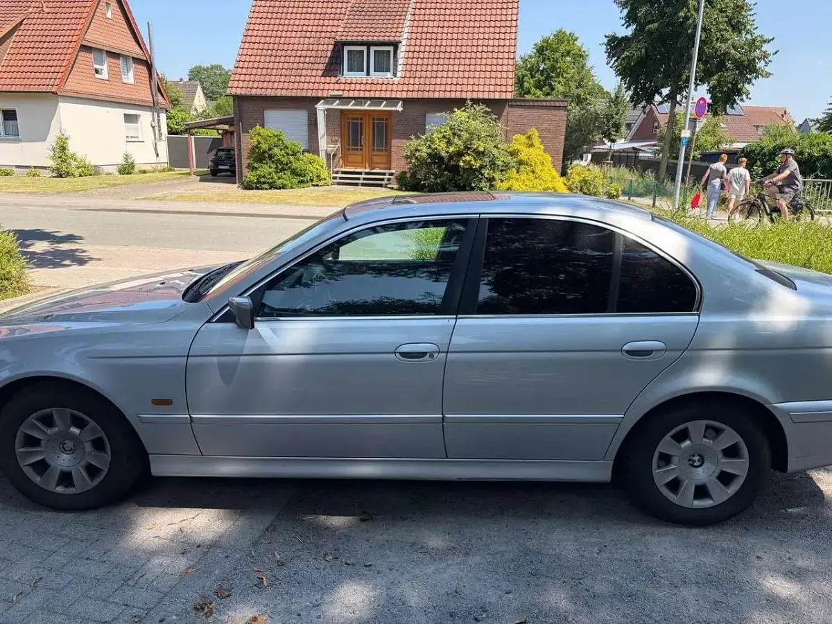Gebraucht BMW 525 Lifestyle 163 PS (119 kW) 2001 Limousine