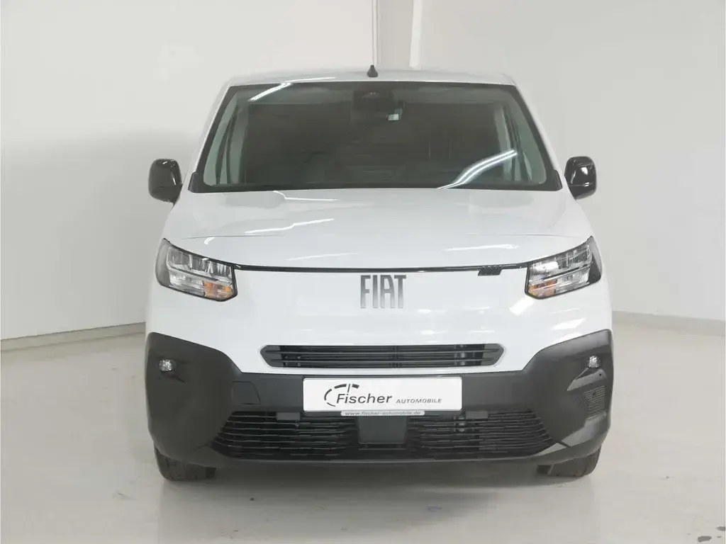 Neu Fiat Doblò 99 PS (72 kW) 2026 Weiss Van / Kleinbus