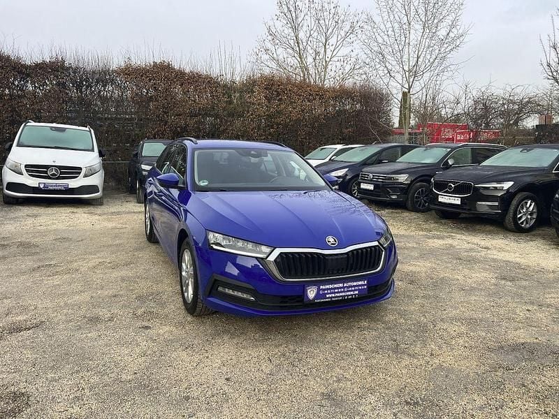 Modra energy/energy blue Gebraucht 2021 Skoda Octavia Ambition Kombi | 15.479 € (Superpreis) - Bild 1/4