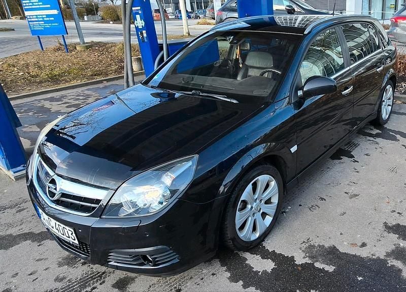 Gebraucht Opel Signum 150 PS (110 kW) 2007 Schwarz Kleinwagen
