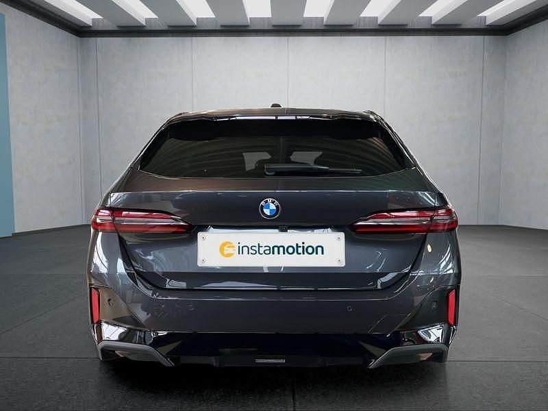 Neu BMW 540 286 PS (210 kW) 2025 Grau Kombi