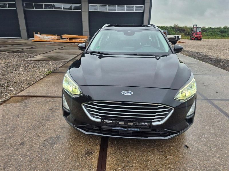 Gebraucht Ford Focus Cool & Connect 125 PS (91 kW) 2020 Schwarz Kombi