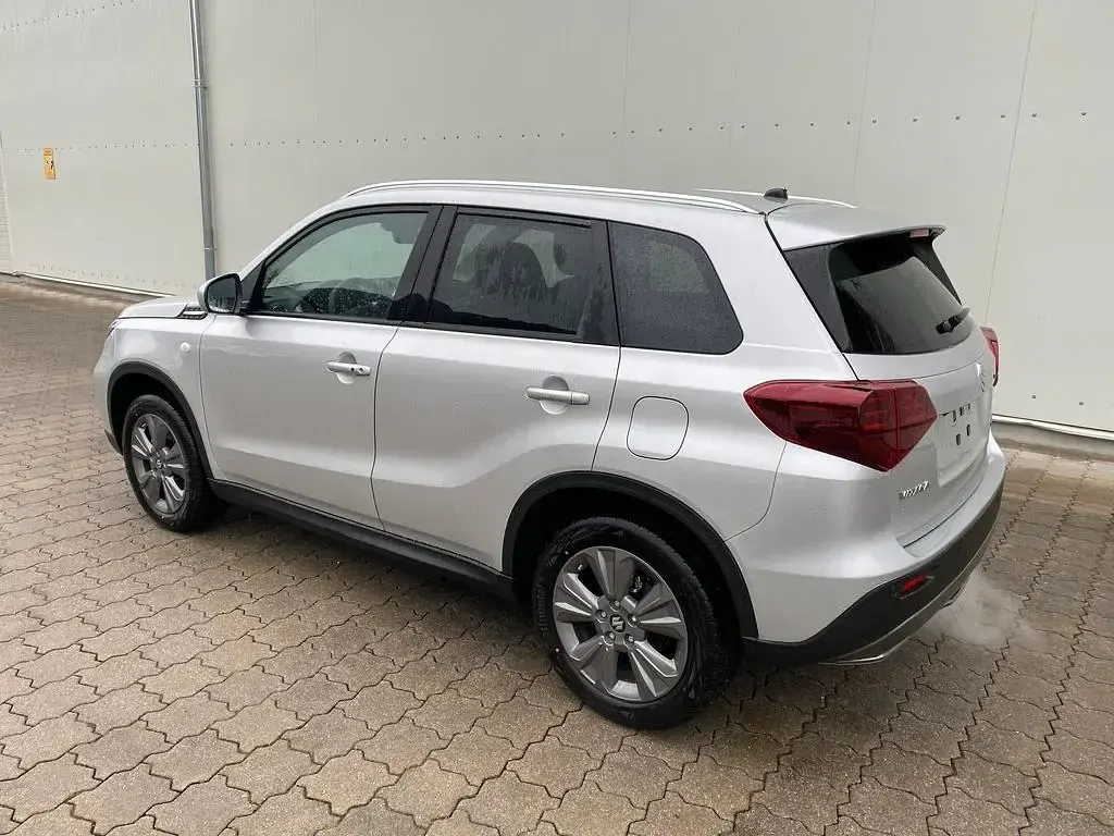 Neu Suzuki Vitara Comfort 110 PS (80 kW) 2026 Silber SUV