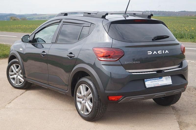 Gebraucht Dacia Sandero Expression 91 PS (66 kW) 2023 Grau SUV