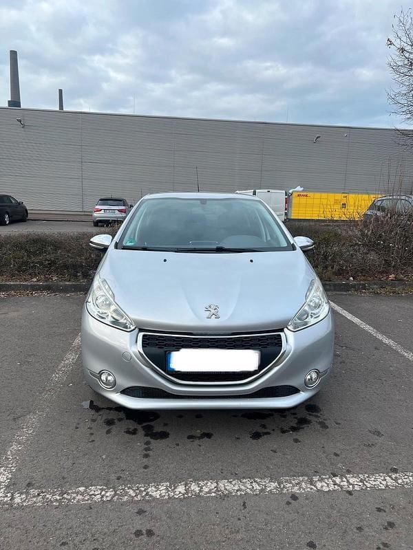 Silber Gebraucht 2015 Peugeot 208 Kleinwagen | 3.999 € (Fairer Preis) - Bild 1/4