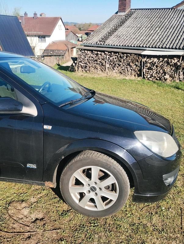 Gebraucht Opel Astra 140 PS (102 kW) 2006 Schwarz Limousine